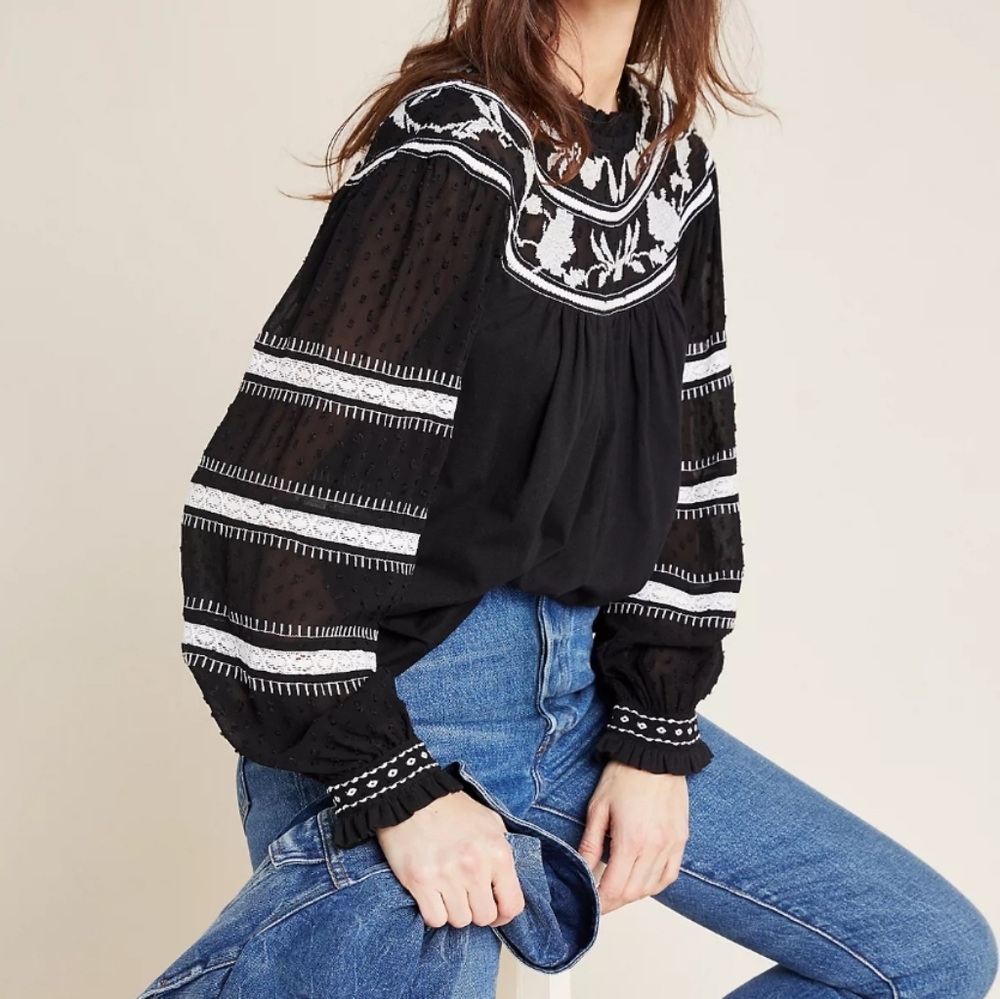 🍒NWT🍒 ANTHROPOLOGIE EMBROIDERED PEASANT TOP